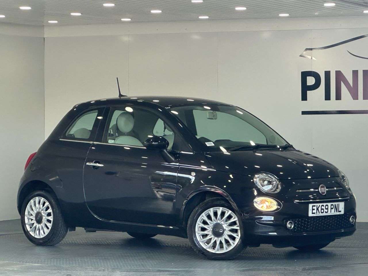 A 2019 FIAT 500 LOUNGE A 2019 FIAT 500 LOUNGE