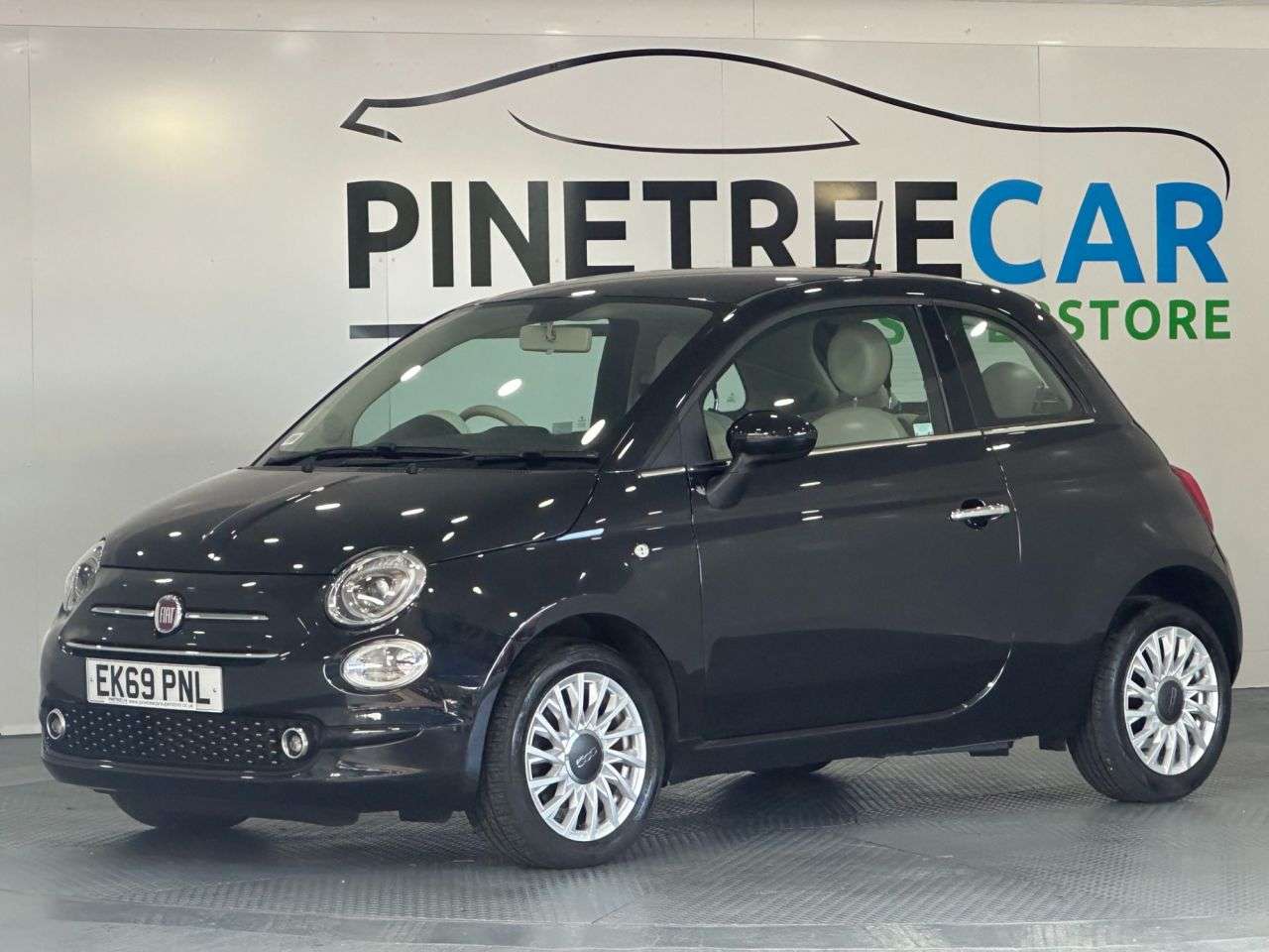 A 2019 FIAT 500 LOUNGE A 2019 FIAT 500 LOUNGE