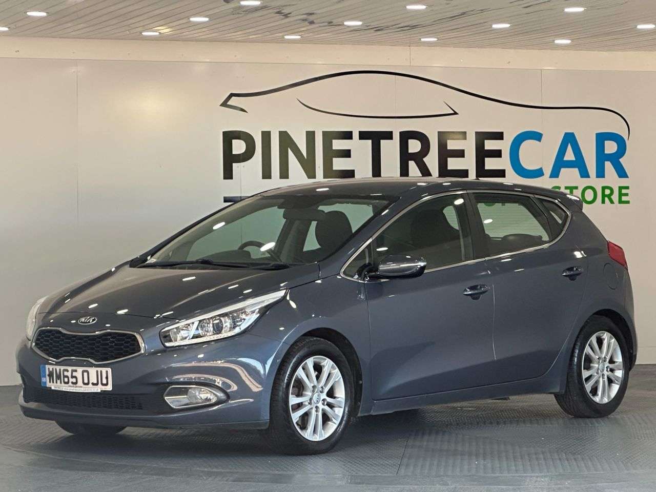 A 2016 KIA CEED 1.6 CRDi 2 Hatchback 5dr Diesel Auto Euro 5 (126 bhp) A 2016 KIA CEED 1.6 CRDi 2 Hatchback 5dr Diesel Auto Euro 5 (126 bhp)
