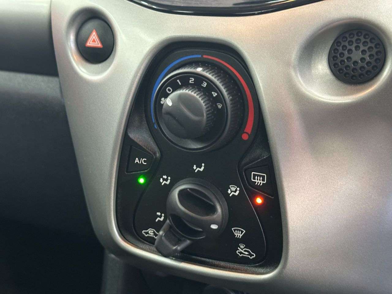 2015 PEUGEOT 108 2015 PEUGEOT 108
