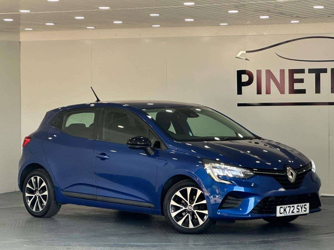 A 2022 RENAULT CLIO 1.0 TCe Evolution Hatchback 5dr Petrol Manual Euro 6 (s/s) (90 ps) A 2022 RENAULT CLIO 1.0 TCe Evolution Hatchback 5dr Petrol Manual Euro 6 (s/s) (90 ps)
