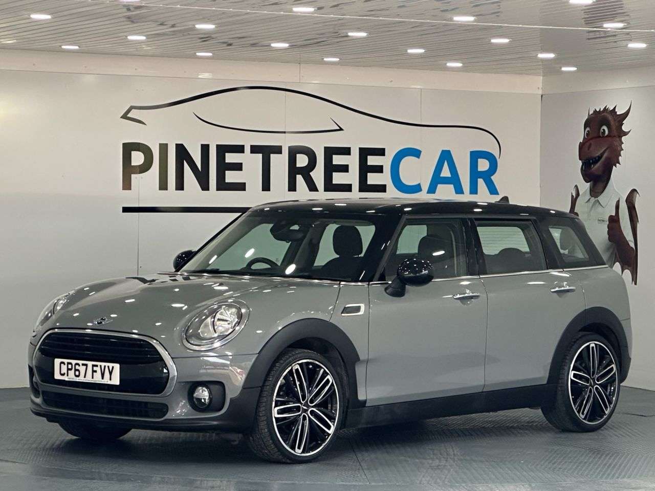 A 2017 MINI CLUBMAN 1.5 Cooper (Black Pack) Estate 6dr Petrol Manual Euro 6 (s/s) (136 ps) A 2017 MINI CLUBMAN 1.5 Cooper (Black Pack) Estate 6dr Petrol Manual Euro 6 (s/s) (136 ps)