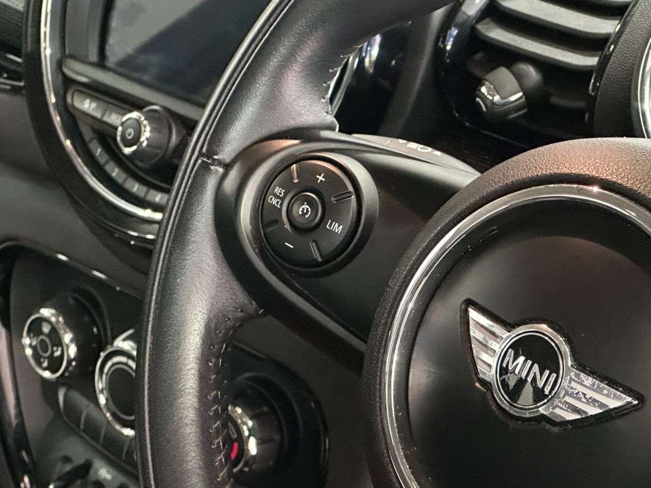 2017 MINI CLUBMAN 2017 MINI CLUBMAN