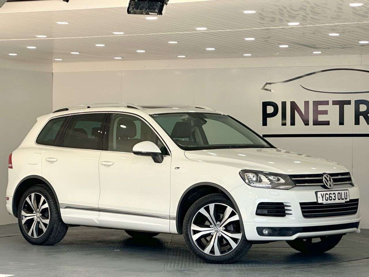 A 2013 VOLKSWAGEN TOUAREG 3.0 TDI V6 BlueMotion Tech R-Line SUV 5dr Diesel Tiptronic 4WD Euro 5 (s/s) A 2013 VOLKSWAGEN TOUAREG 3.0 TDI V6 BlueMotion Tech R-Line SUV 5dr Diesel Tiptronic 4WD Euro 5 (s/s)