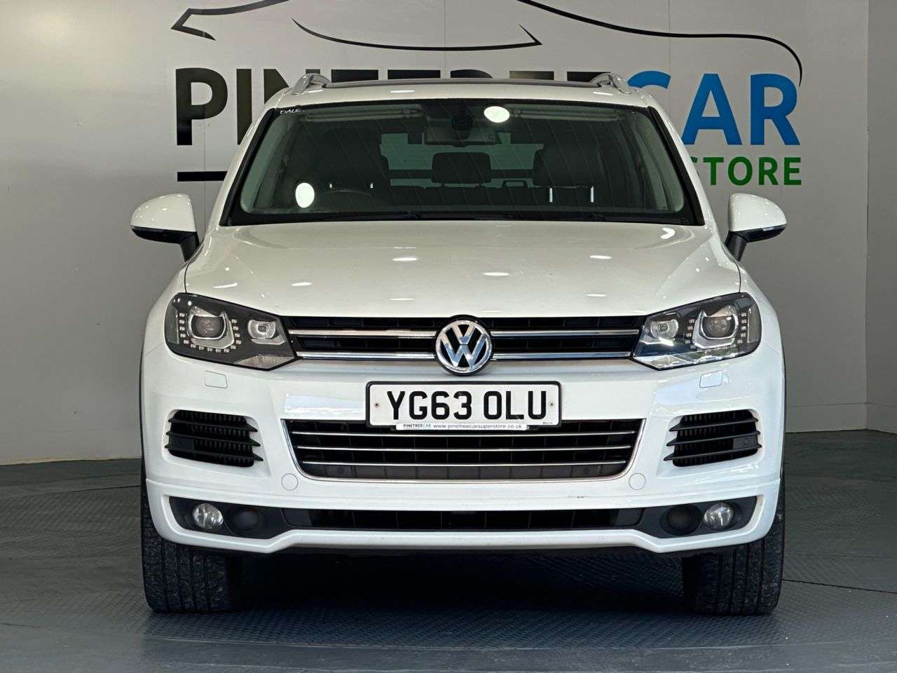 A 2013 VOLKSWAGEN TOUAREG 3.0 TDI V6 BlueMotion Tech R-Line SUV 5dr Diesel Tiptronic 4WD Euro 5 (s/s) A 2013 VOLKSWAGEN TOUAREG 3.0 TDI V6 BlueMotion Tech R-Line SUV 5dr Diesel Tiptronic 4WD Euro 5 (s/s)