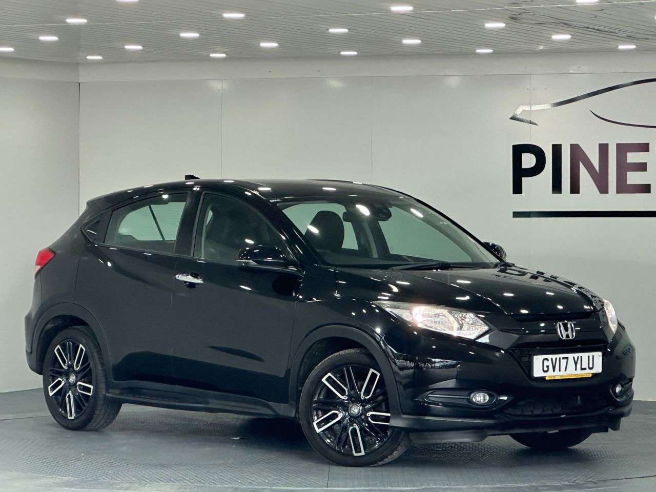 A 2017 HONDA HR-V 1.5 i-VTEC SE SUV 5dr Petrol Manual Euro 6 (s/s) (130 ps) A 2017 HONDA HR-V 1.5 i-VTEC SE SUV 5dr Petrol Manual Euro 6 (s/s) (130 ps)
