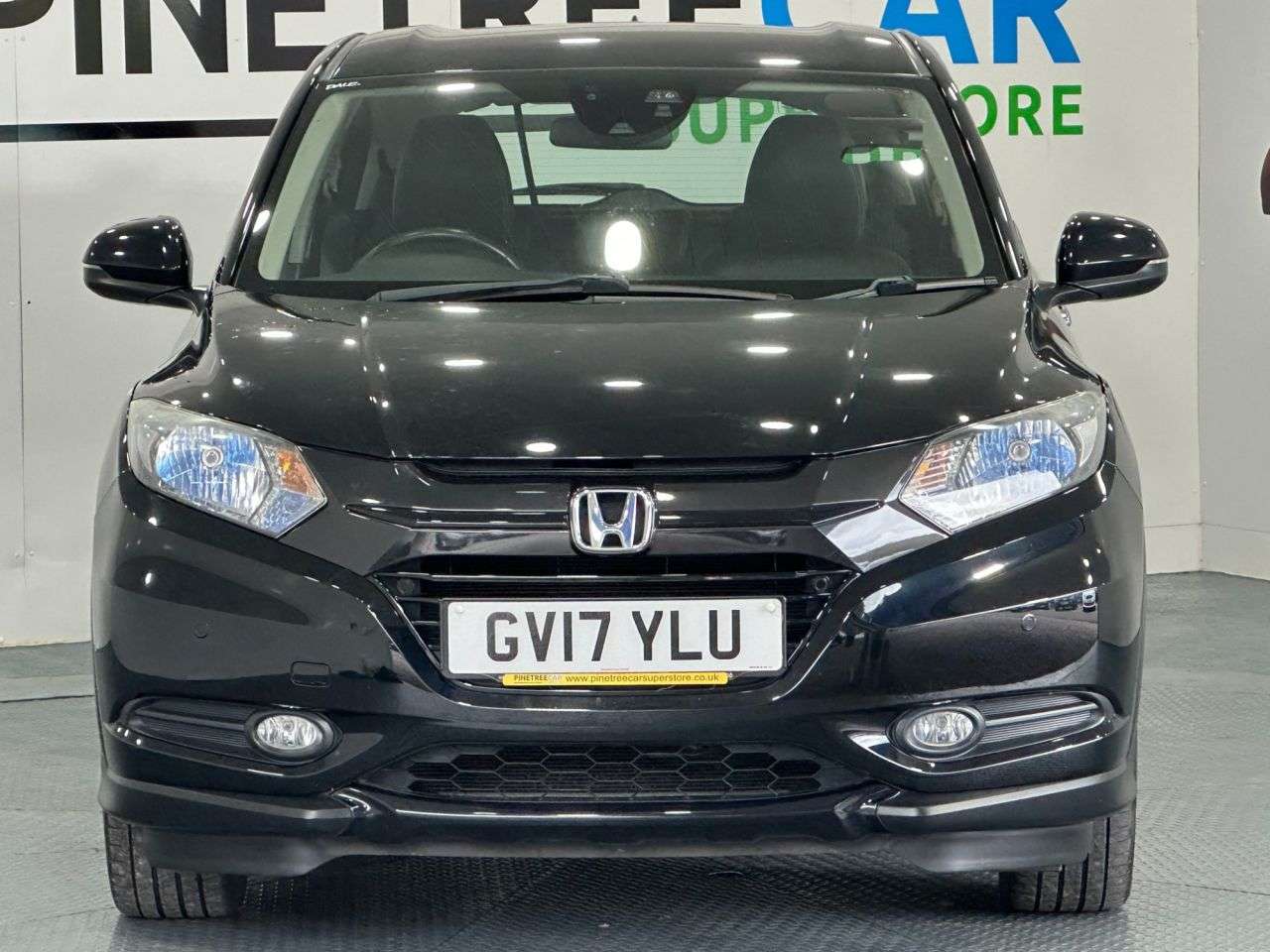 A 2017 HONDA HR-V 1.5 i-VTEC SE SUV 5dr Petrol Manual Euro 6 (s/s) (130 ps) A 2017 HONDA HR-V 1.5 i-VTEC SE SUV 5dr Petrol Manual Euro 6 (s/s) (130 ps)