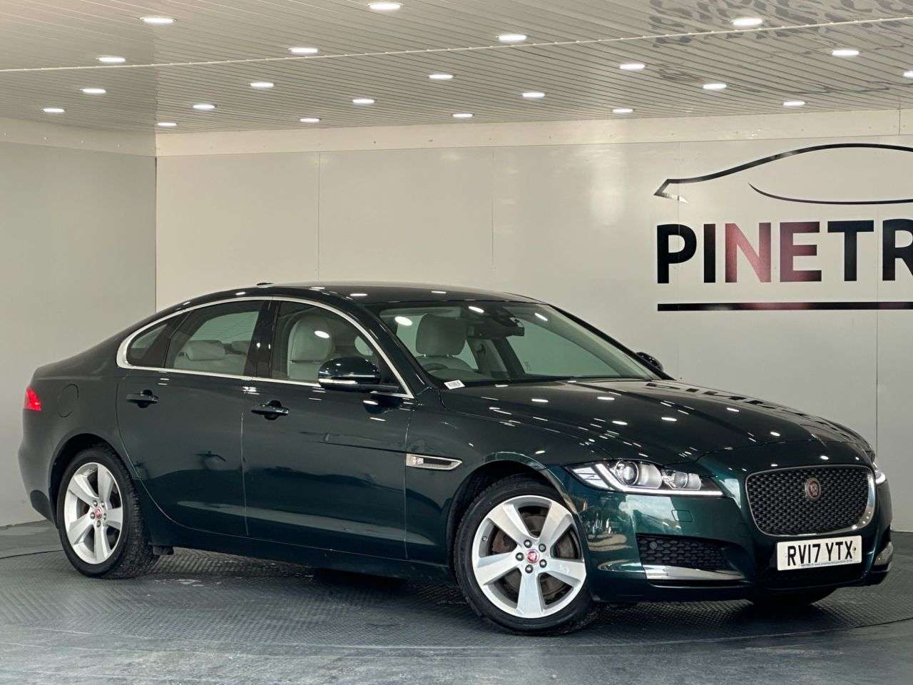 A 2017 JAGUAR XF 2.0d Portfolio Saloon 4dr Diesel Auto Euro 6 (s/s) (180 ps) A 2017 JAGUAR XF 2.0d Portfolio Saloon 4dr Diesel Auto Euro 6 (s/s) (180 ps)