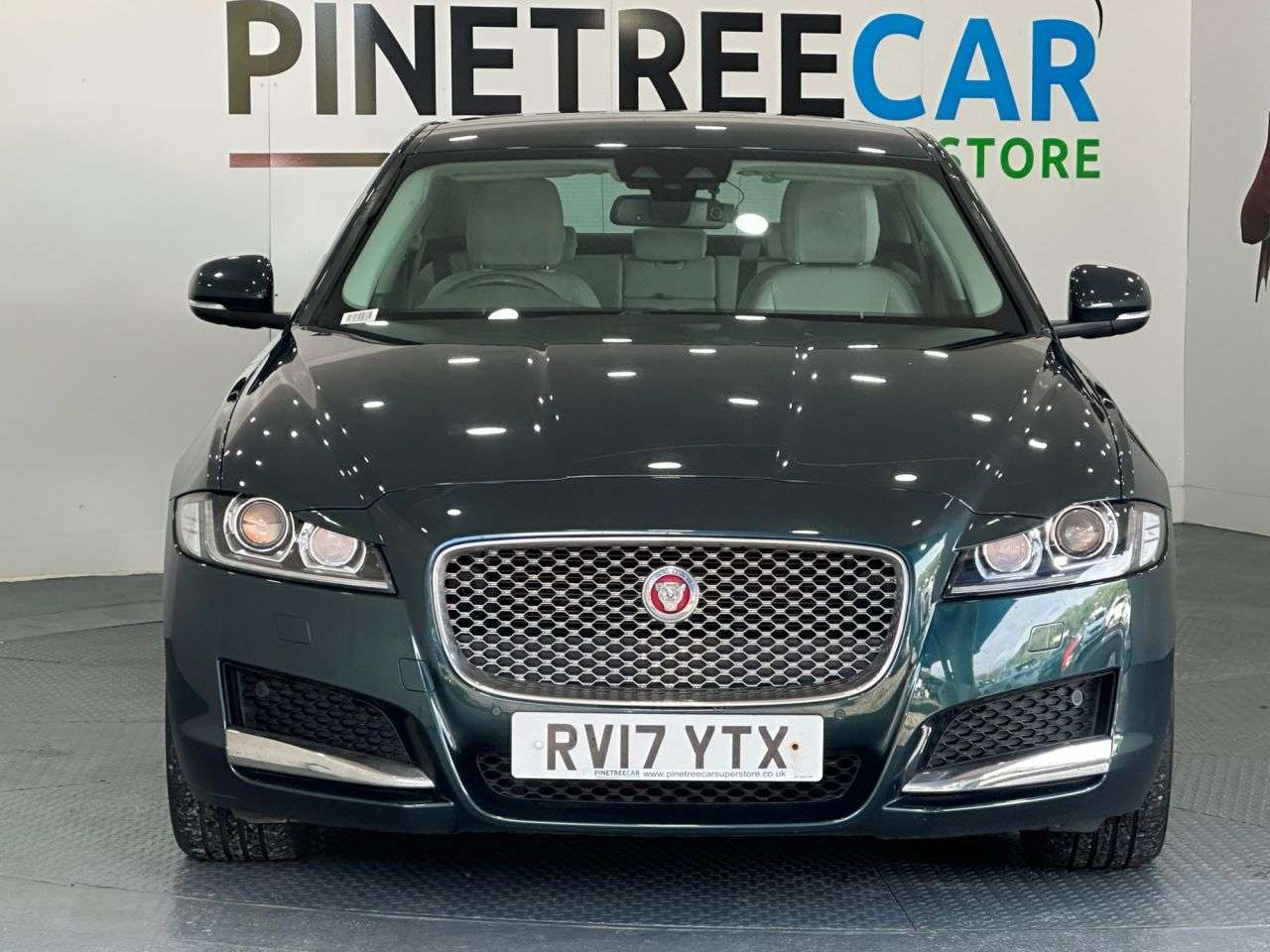 A 2017 JAGUAR XF 2.0d Portfolio Saloon 4dr Diesel Auto Euro 6 (s/s) (180 ps) A 2017 JAGUAR XF 2.0d Portfolio Saloon 4dr Diesel Auto Euro 6 (s/s) (180 ps)