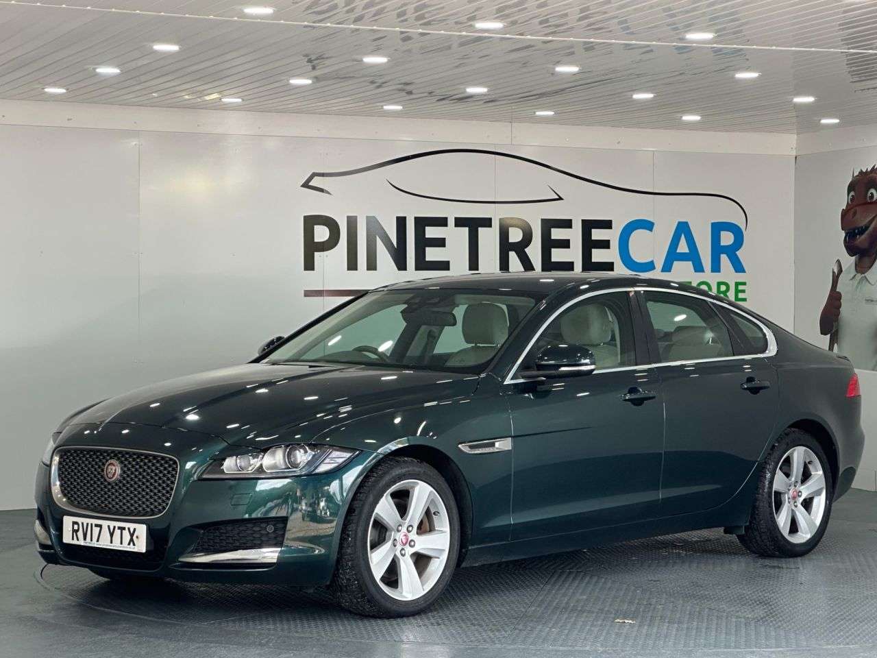 A 2017 JAGUAR XF 2.0d Portfolio Saloon 4dr Diesel Auto Euro 6 (s/s) (180 ps) A 2017 JAGUAR XF 2.0d Portfolio Saloon 4dr Diesel Auto Euro 6 (s/s) (180 ps)