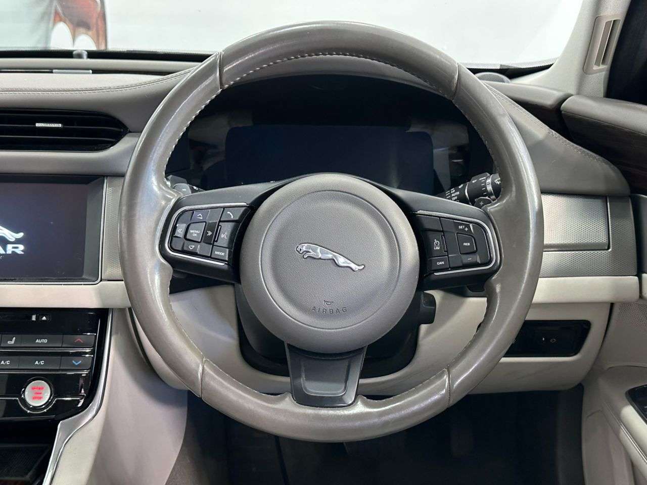 2017 JAGUAR XF 2017 JAGUAR XF