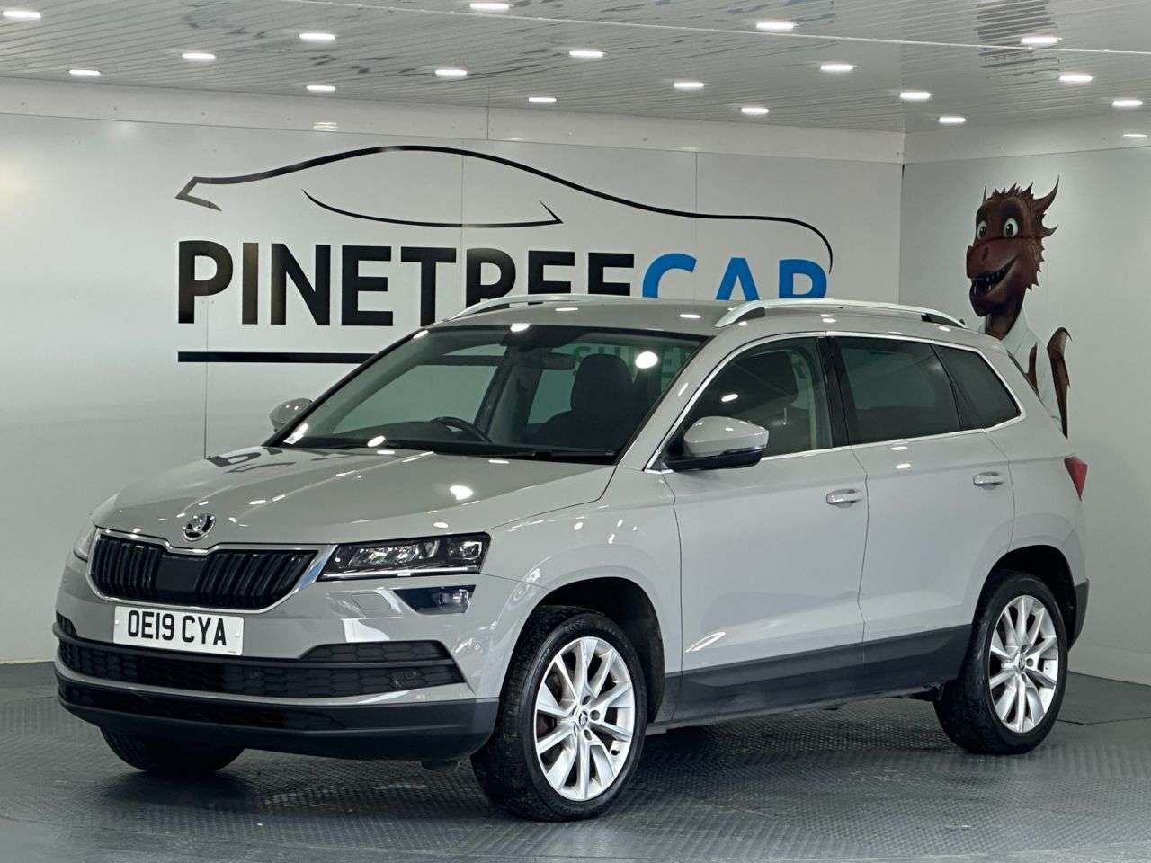 A 2019 SKODA KAROQ 1.6 TDI SE L SUV 5dr Diesel Manual Euro 6 (s/s) (115 ps) A 2019 SKODA KAROQ 1.6 TDI SE L SUV 5dr Diesel Manual Euro 6 (s/s) (115 ps)