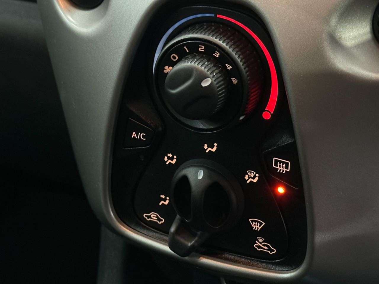 2017 PEUGEOT 108 2017 PEUGEOT 108