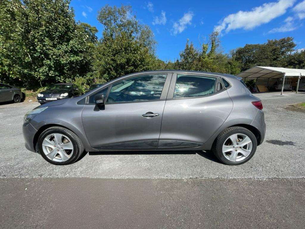 A 2014 RENAULT CLIO Expression+ 16v A 2014 RENAULT CLIO Expression+ 16v