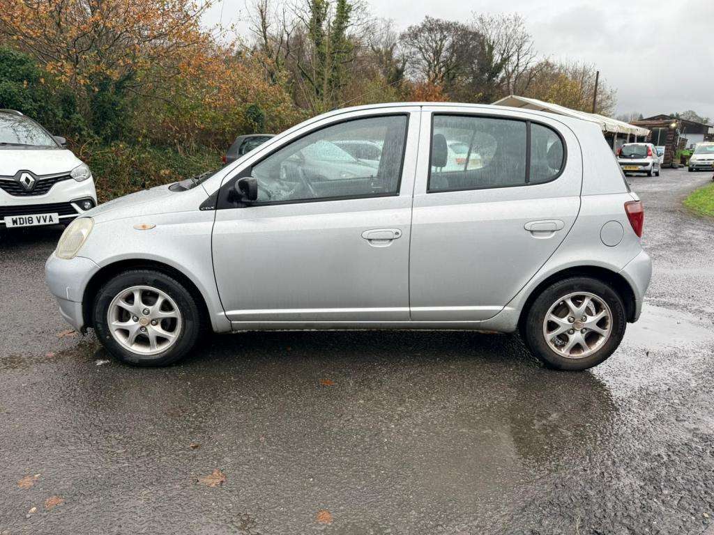 A 2001 TOYOTA YARIS Cdx Auto A 2001 TOYOTA YARIS Cdx Auto