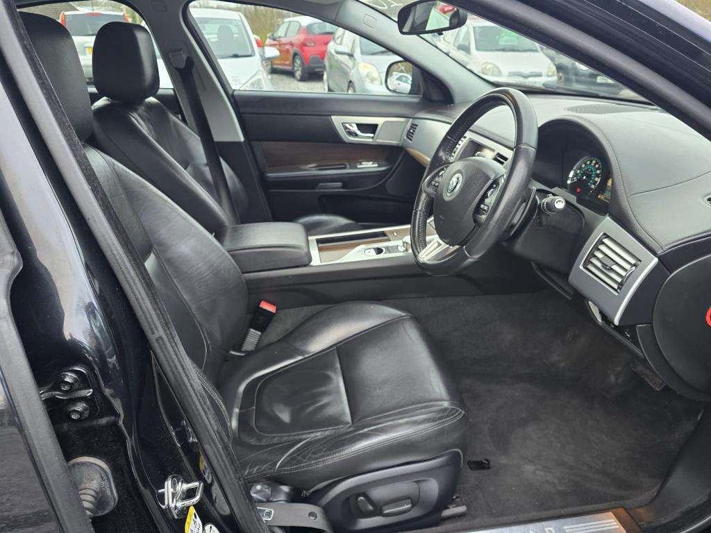 2011 JAGUAR XF 2011 JAGUAR XF