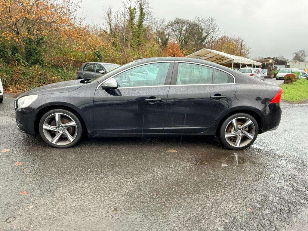 A 2013 VOLVO S60 R-design D2 A 2013 VOLVO S60 R-design D2