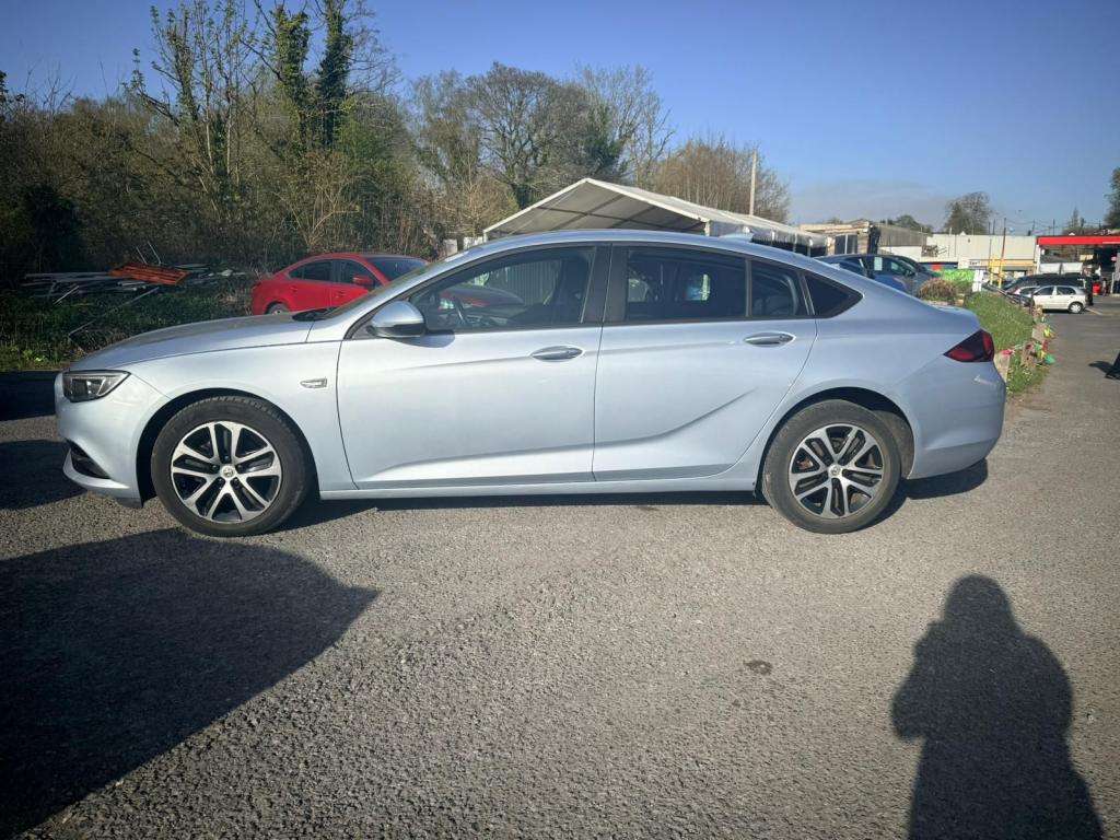 A 2018 VAUXHALL INSIGNIA Design Ecotec Td A 2018 VAUXHALL INSIGNIA Design Ecotec Td