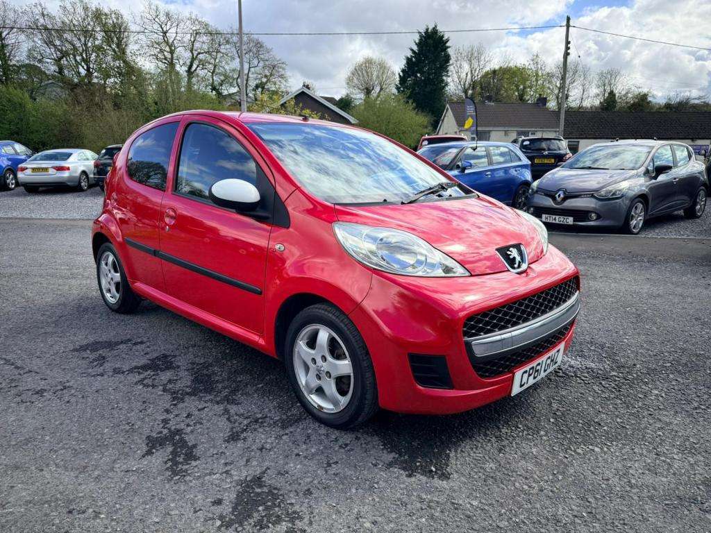 A 2012 PEUGEOT 107 Sportium A 2012 PEUGEOT 107 Sportium