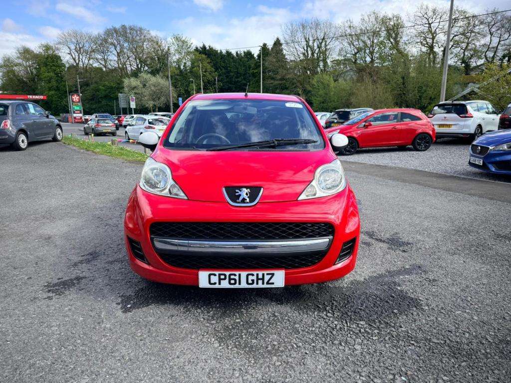 A 2012 PEUGEOT 107 Sportium A 2012 PEUGEOT 107 Sportium