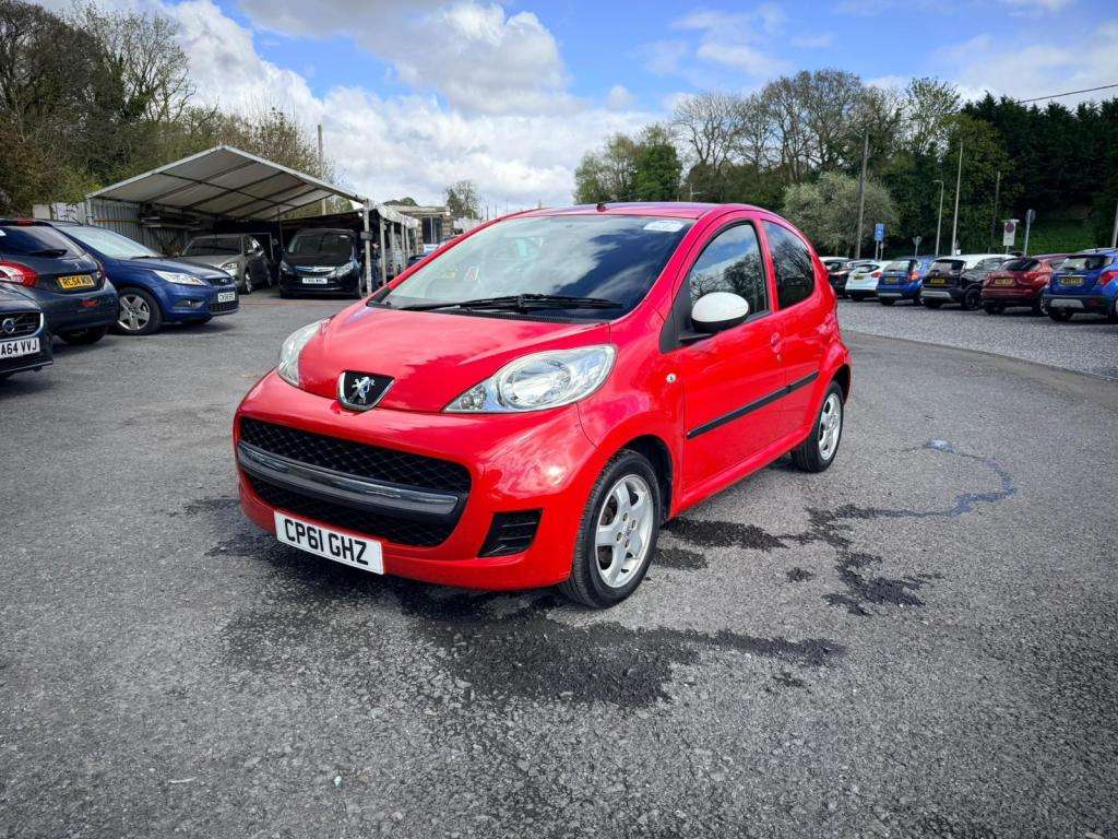 A 2012 PEUGEOT 107 Sportium A 2012 PEUGEOT 107 Sportium