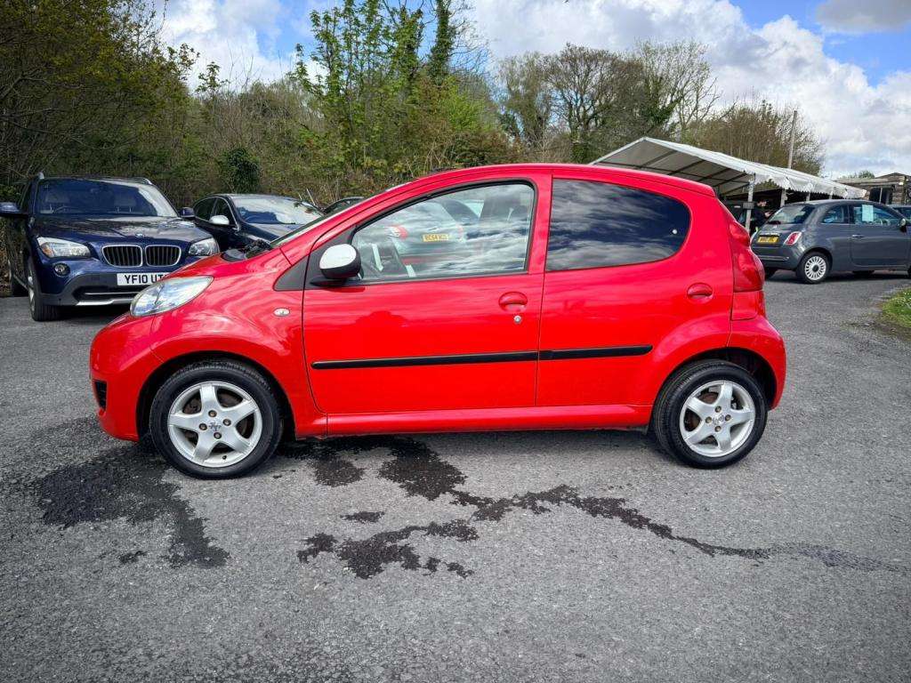 A 2012 PEUGEOT 107 Sportium A 2012 PEUGEOT 107 Sportium