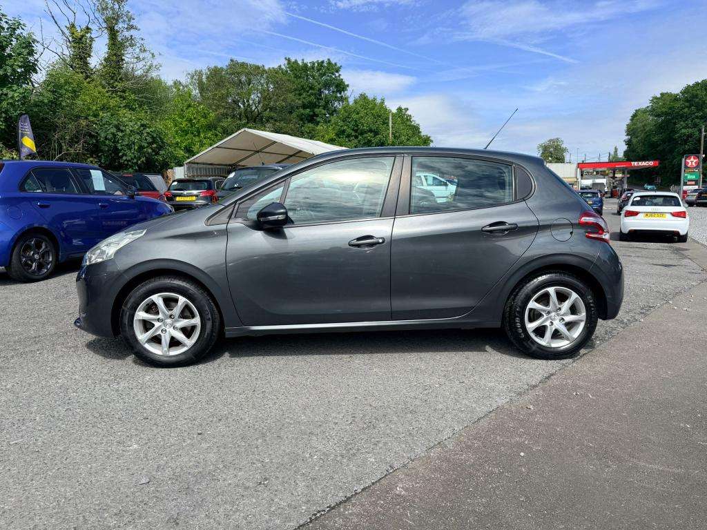A 2013 PEUGEOT 208 Active A 2013 PEUGEOT 208 Active