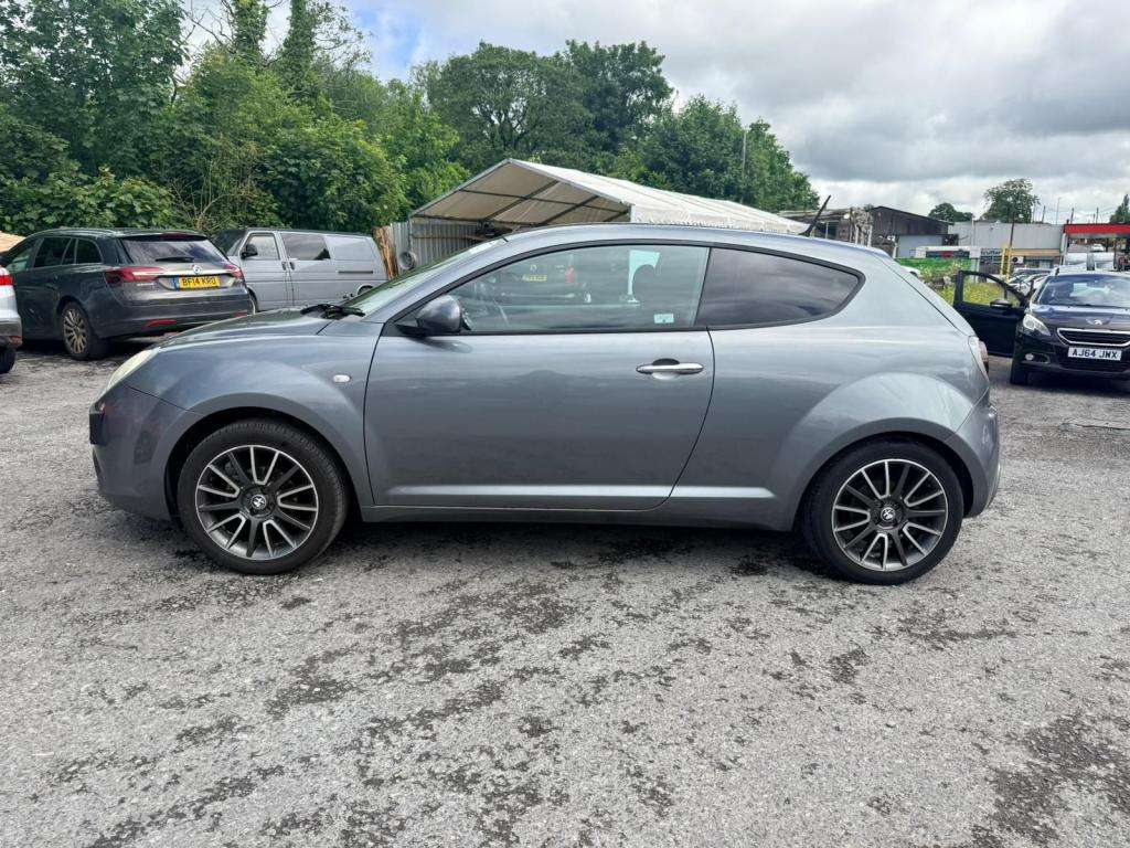 A 2010 ALFA ROMEO MITO Junior 16v A 2010 ALFA ROMEO MITO Junior 16v