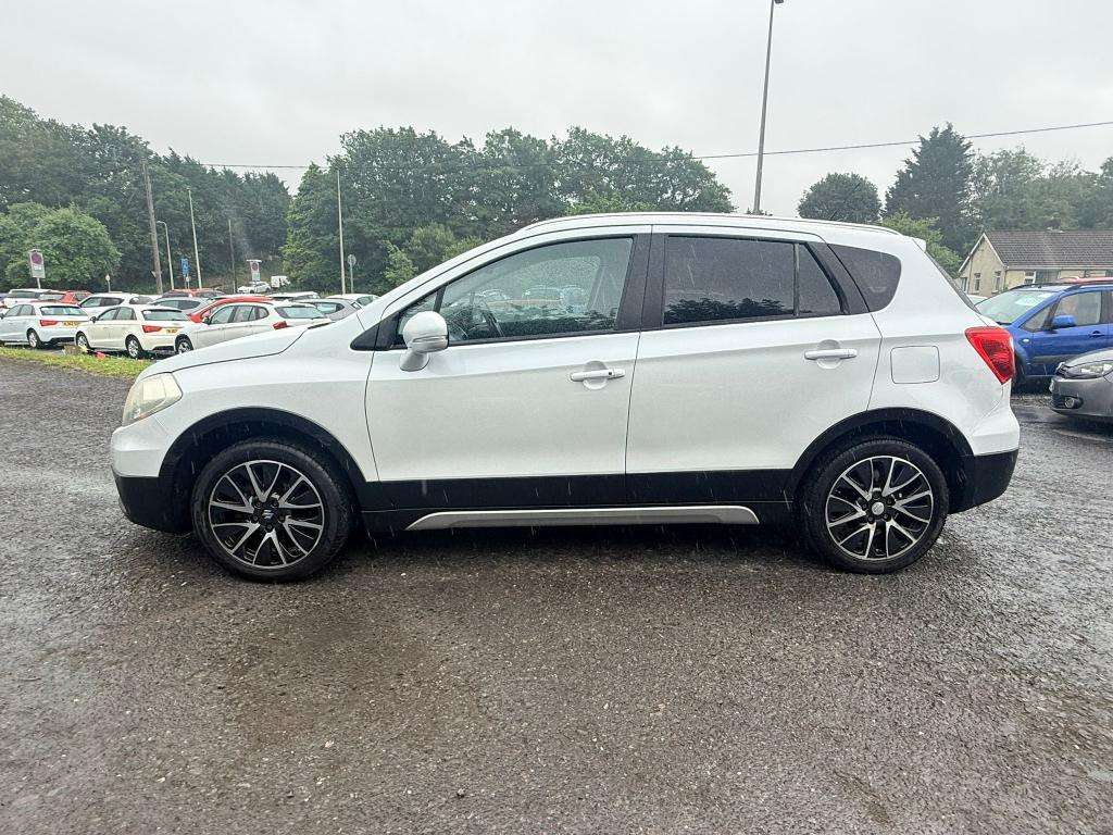 A 2014 SUZUKI SX4 S-CROSS Sz-t Ddis Allgrip A 2014 SUZUKI SX4 S-CROSS Sz-t Ddis Allgrip