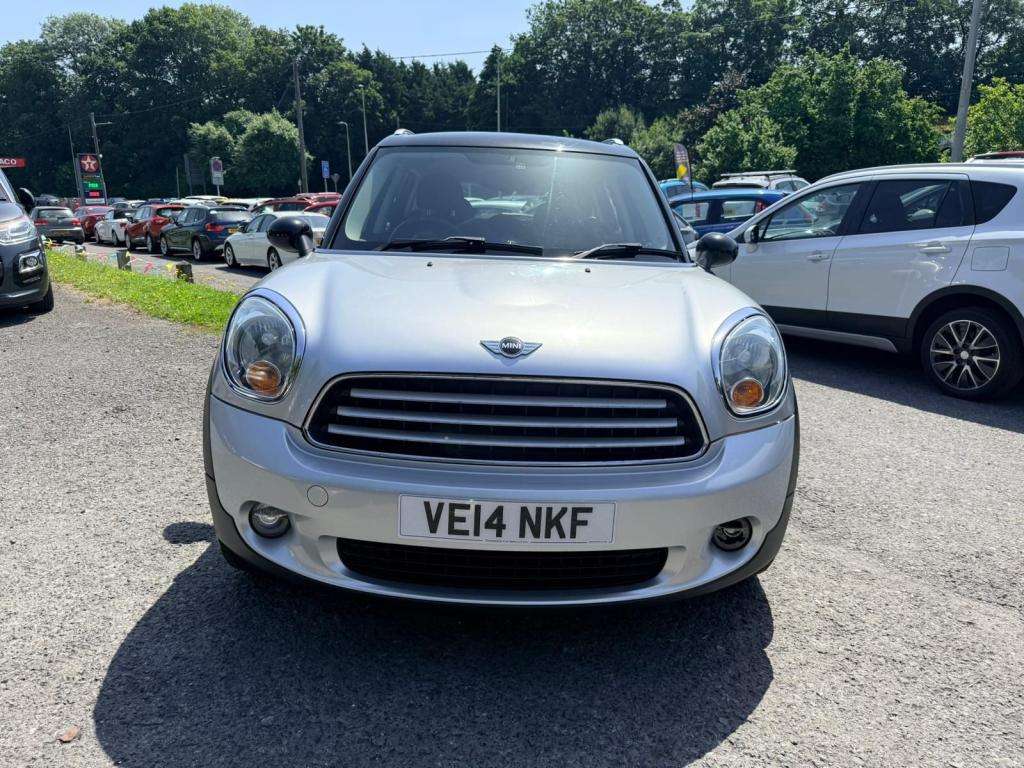 A 2014 MINI COUNTRYMAN Cooper A 2014 MINI COUNTRYMAN Cooper