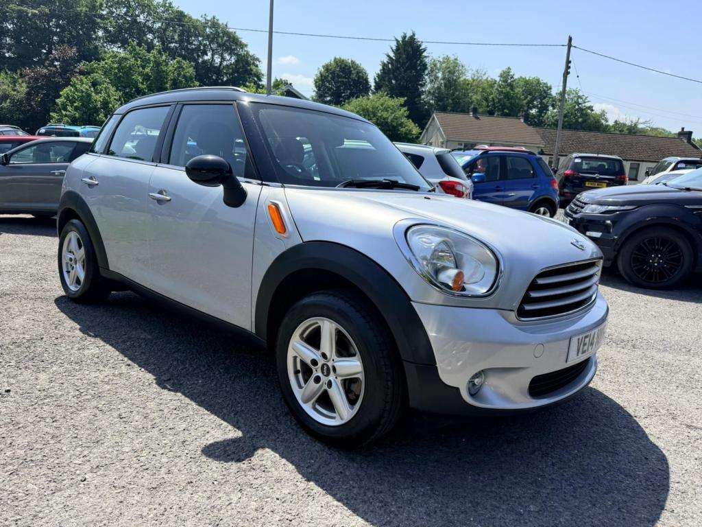 A 2014 MINI COUNTRYMAN Cooper A 2014 MINI COUNTRYMAN Cooper