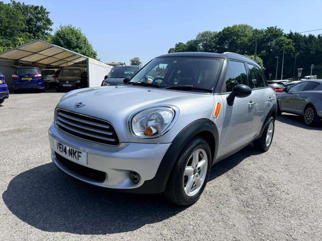 A 2014 MINI COUNTRYMAN Cooper A 2014 MINI COUNTRYMAN Cooper