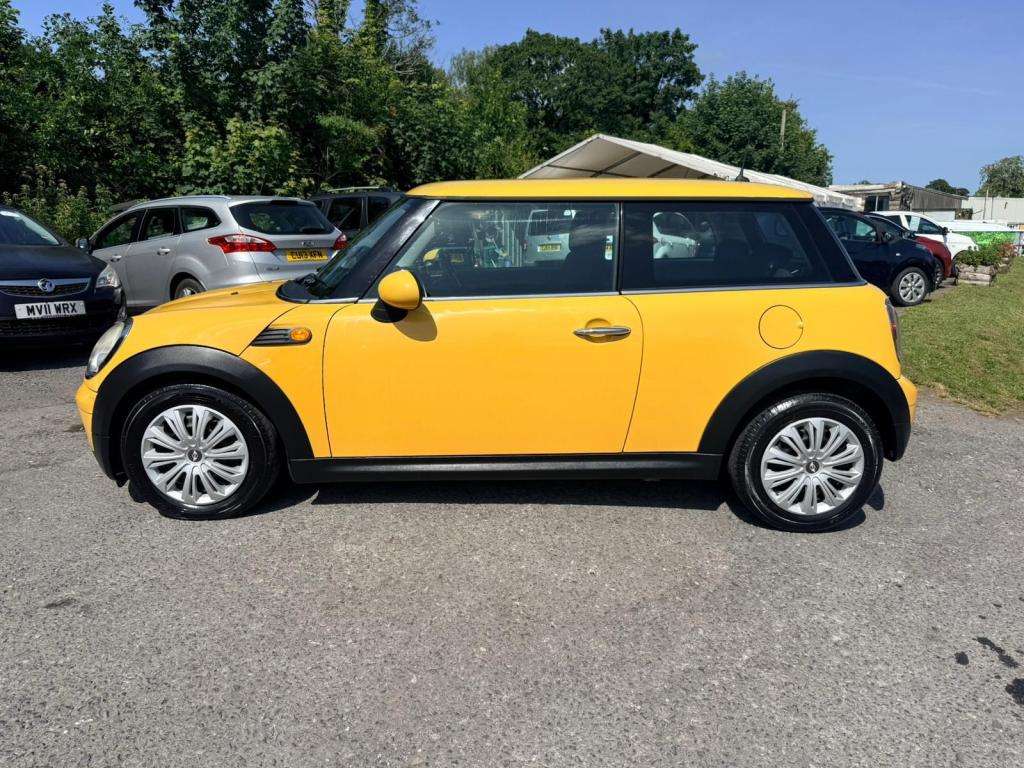 A 2009 MINI HATCH One Auto A 2009 MINI HATCH One Auto