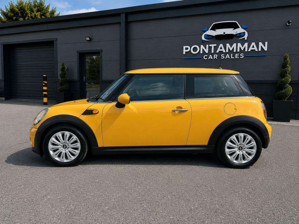 A 2009 MINI HATCH One Auto A 2009 MINI HATCH One Auto