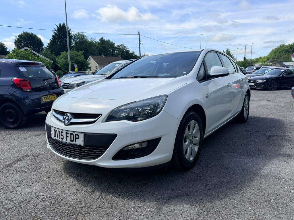A 2015 VAUXHALL ASTRA Design A 2015 VAUXHALL ASTRA Design