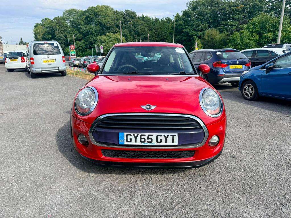 A 2015 MINI HATCH Cooper D A 2015 MINI HATCH Cooper D