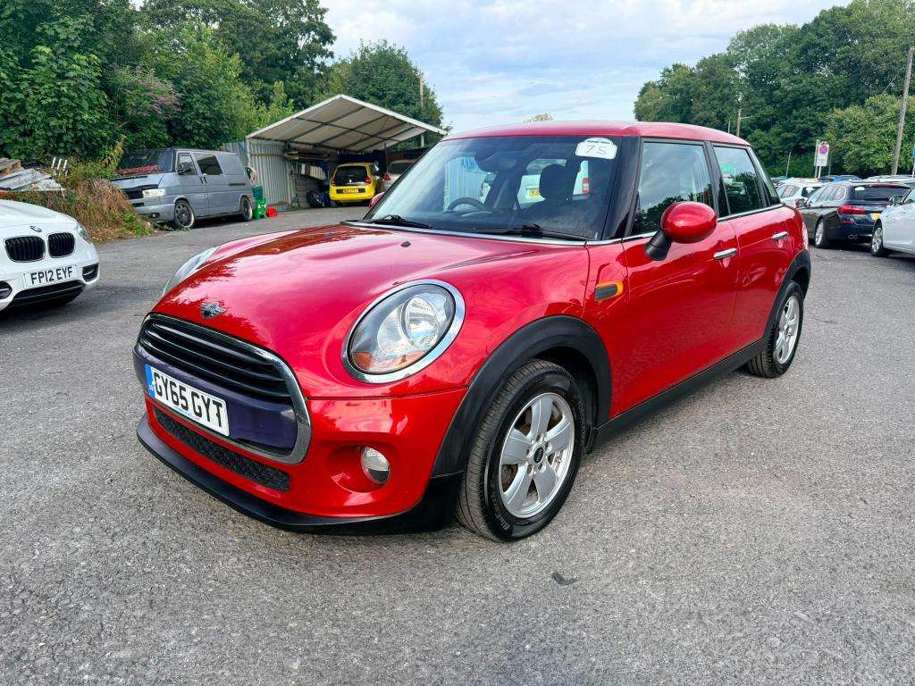 A 2015 MINI HATCH Cooper D A 2015 MINI HATCH Cooper D