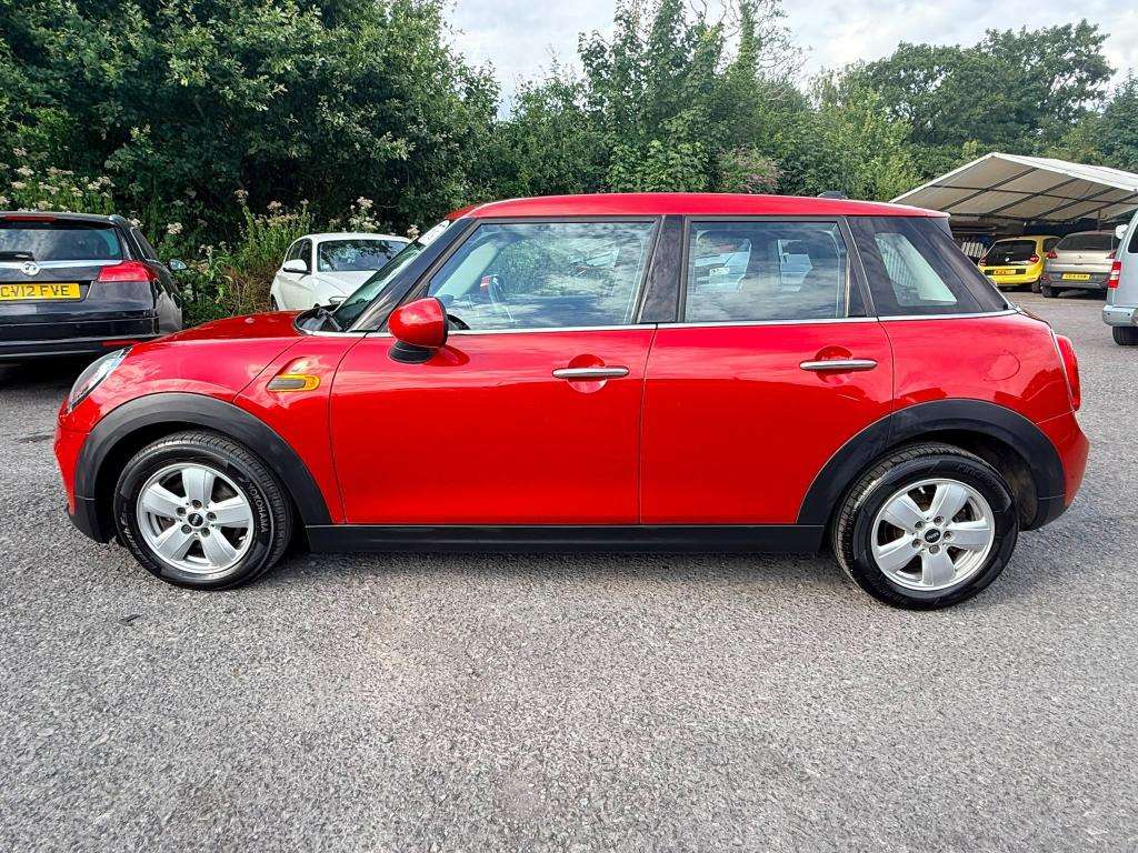 A 2015 MINI HATCH Cooper D A 2015 MINI HATCH Cooper D