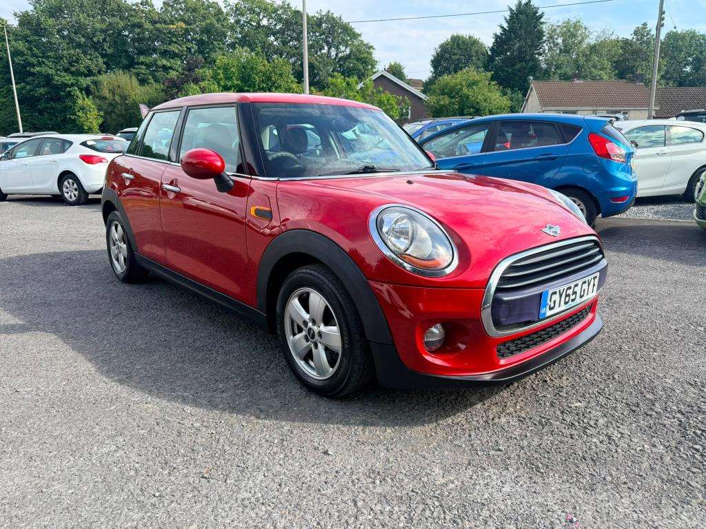 A 2015 MINI HATCH Cooper D A 2015 MINI HATCH Cooper D