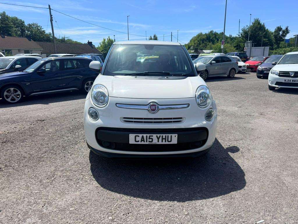 A 2015 FIAT 500L Popular Star A 2015 FIAT 500L Popular Star