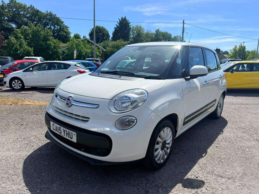 A 2015 FIAT 500L Popular Star A 2015 FIAT 500L Popular Star