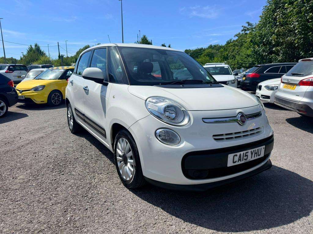 A 2015 FIAT 500L Popular Star A 2015 FIAT 500L Popular Star