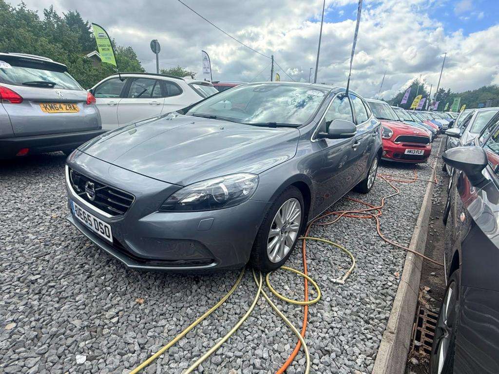 A 2016 VOLVO V40 Se Luxury Nav D2 A 2016 VOLVO V40 Se Luxury Nav D2