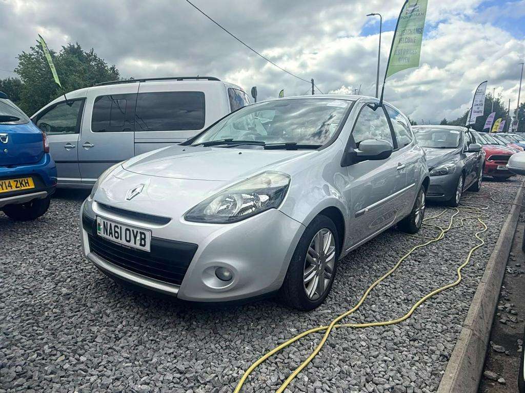 A 2011 RENAULT CLIO Dynamique Tomtom 16v A 2011 RENAULT CLIO Dynamique Tomtom 16v