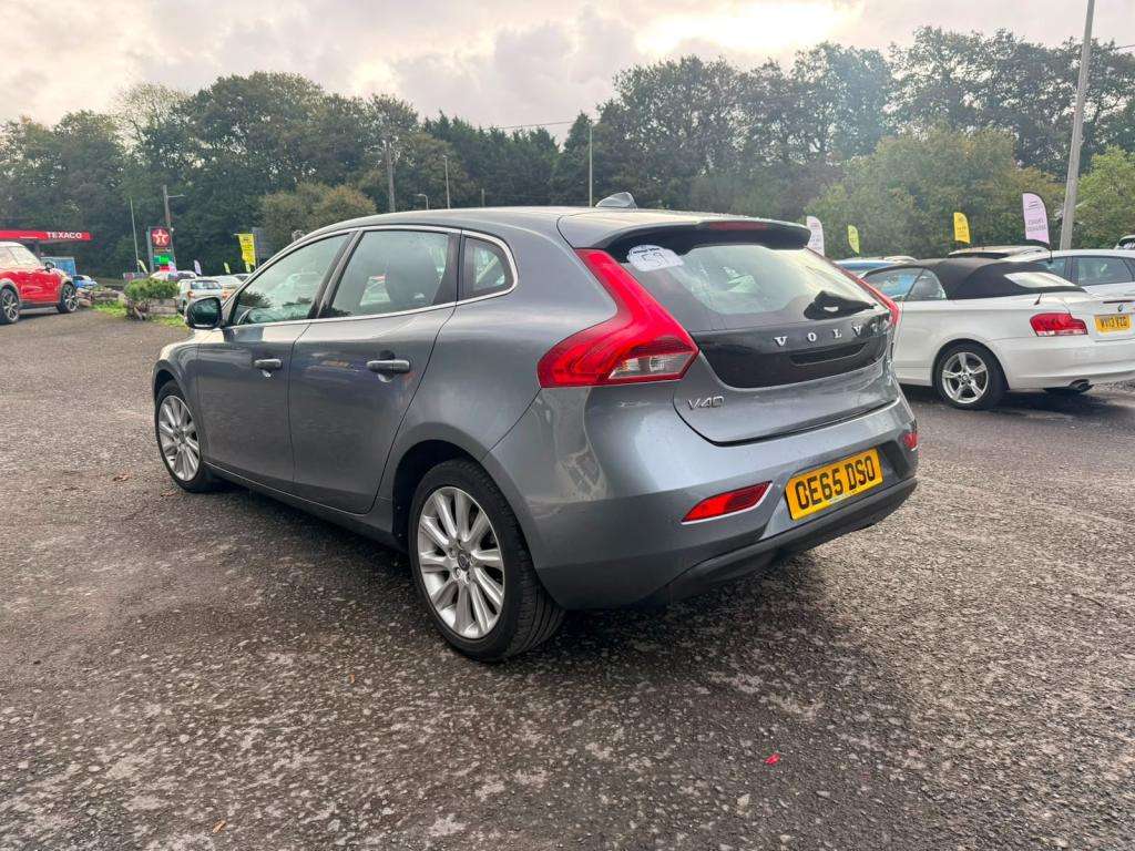 2016 VOLVO V40 2016 VOLVO V40