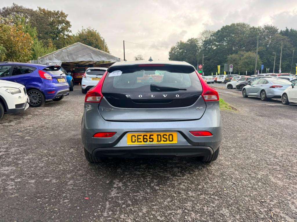 2016 VOLVO V40 2016 VOLVO V40