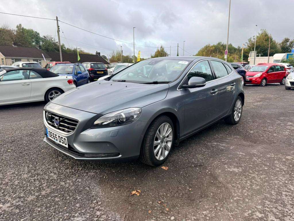 A 2016 VOLVO V40 Se Luxury Nav D2 A 2016 VOLVO V40 Se Luxury Nav D2