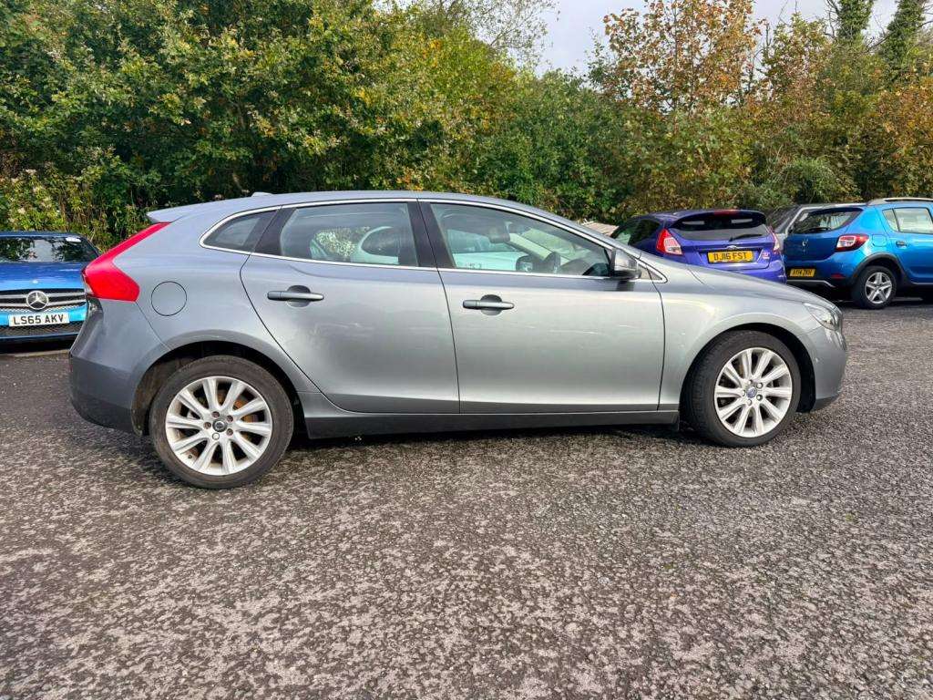 2016 VOLVO V40 2016 VOLVO V40
