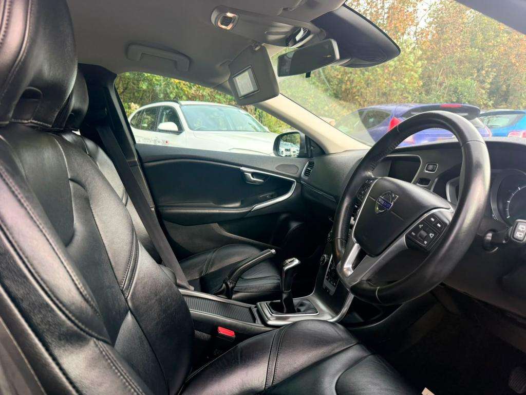 2016 VOLVO V40 2016 VOLVO V40