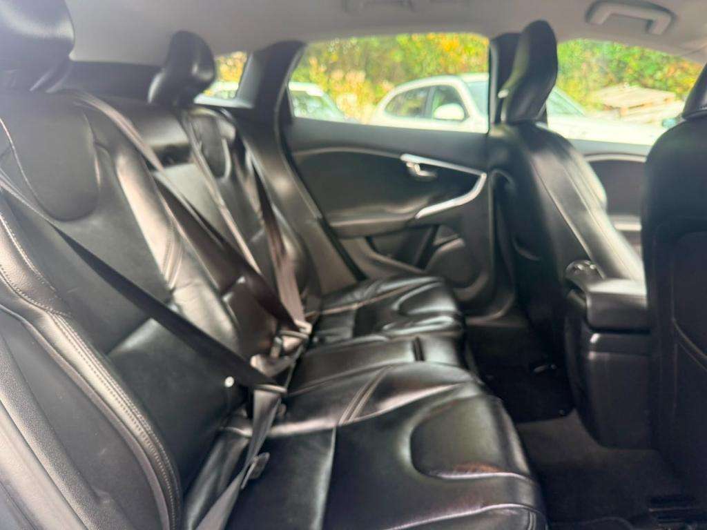 2016 VOLVO V40 2016 VOLVO V40